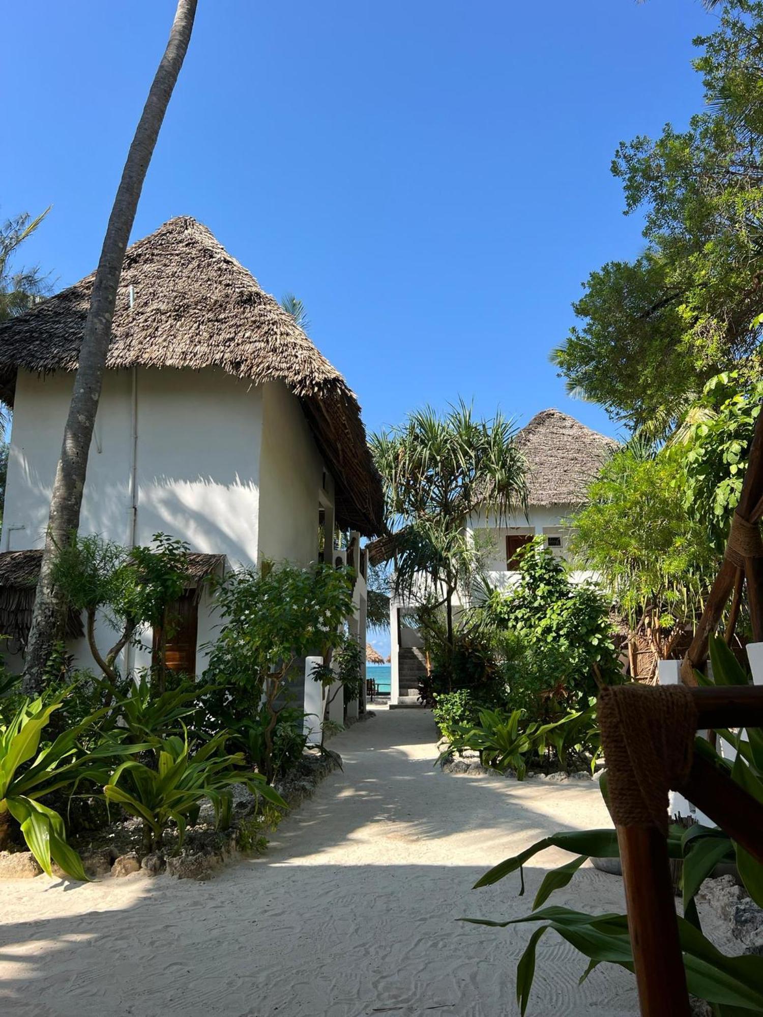 Helwas Zanzibar Beach Hotel Bwejuu Exterior photo